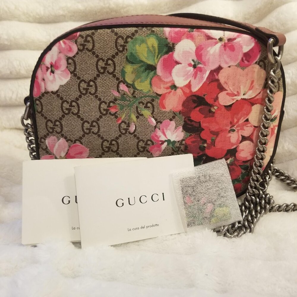 Gucci GG Blooms Supreme Canvas Shoulder Bag in Multi/Rose